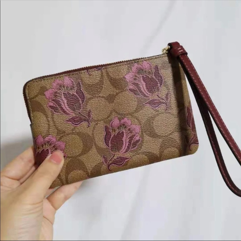 COACH Corner ZIP Wristlet Canvas Desert Rose Tulip - Picture 7 of 8
